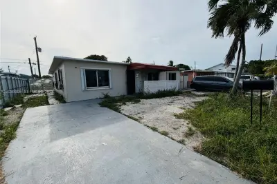 1550 E 10th Ave, Hialeah: photo 1 of 3