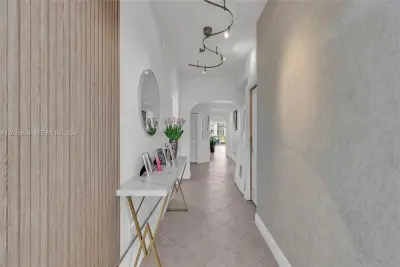 10710 NW 66th St #104, Doral: photo 1 of 52