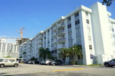 16465 NE 22nd Ave #206, North Miami Beach: photo 1 of 6