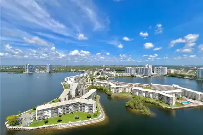 1000 W Island Blvd #3010, Aventura: photo 1 of 22