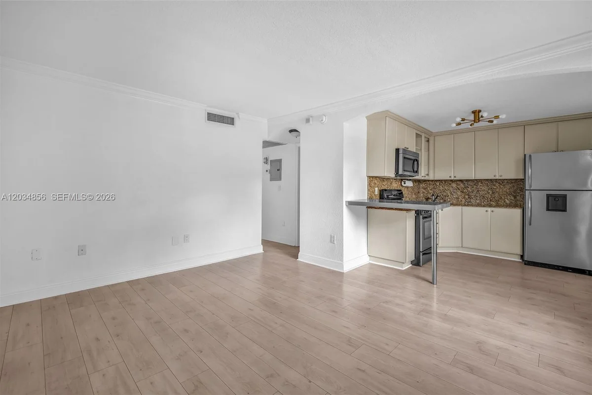 3245 Virginia St #24, Miami: photo 1 of 16