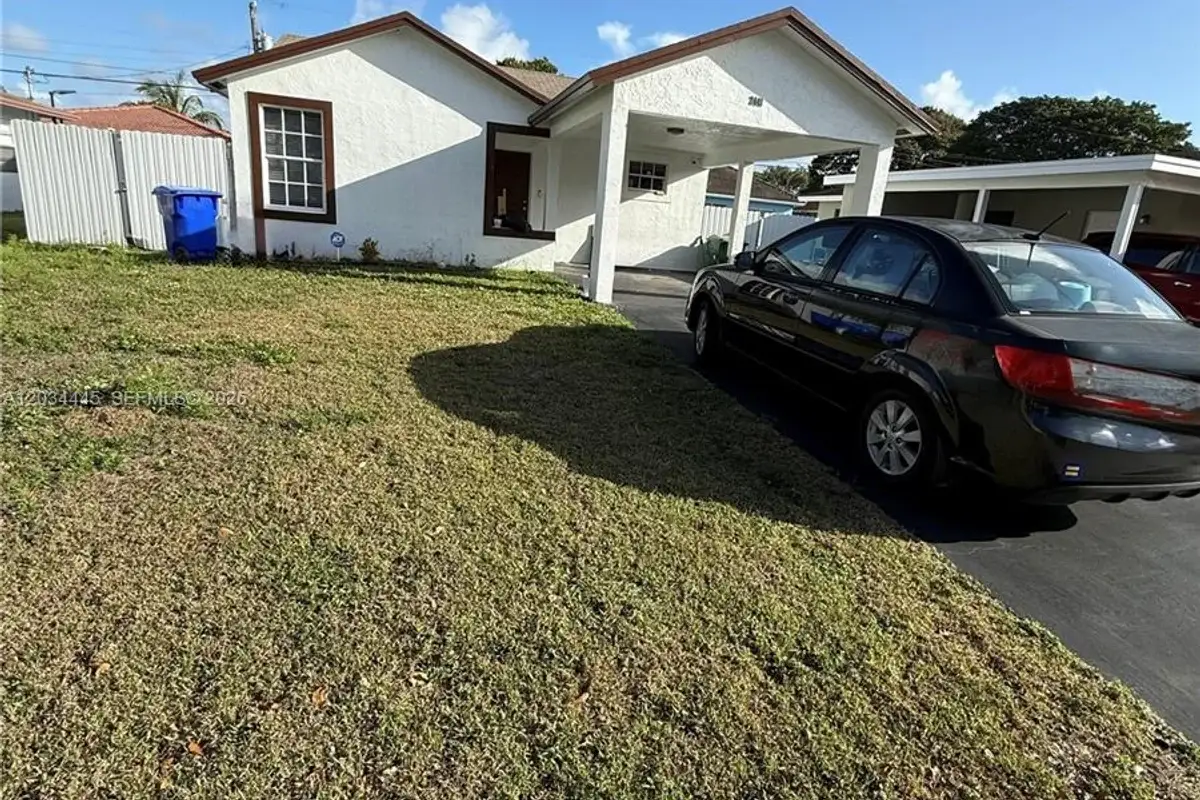 2441 NW 14th St, Fort Lauderdale: photo 1 of 21