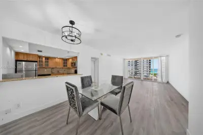 5600 Collins Ave #7W, Miami Beach: photo 1 of 26