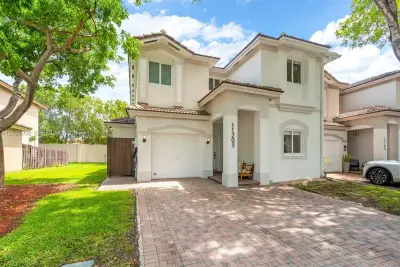 11203 NW 73rd Ter, Doral: photo 1 of 51
