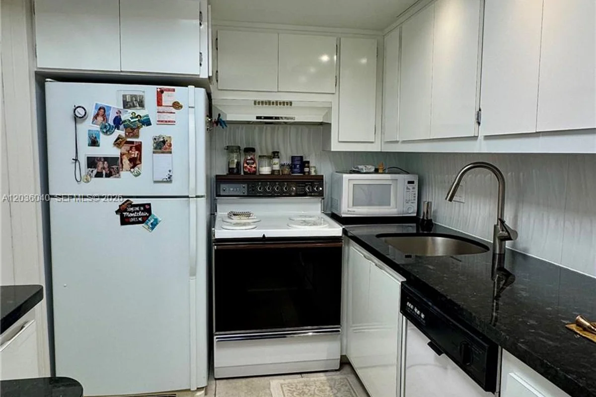 2940 NE 203rd St #C-213, Aventura: photo 1 of 12