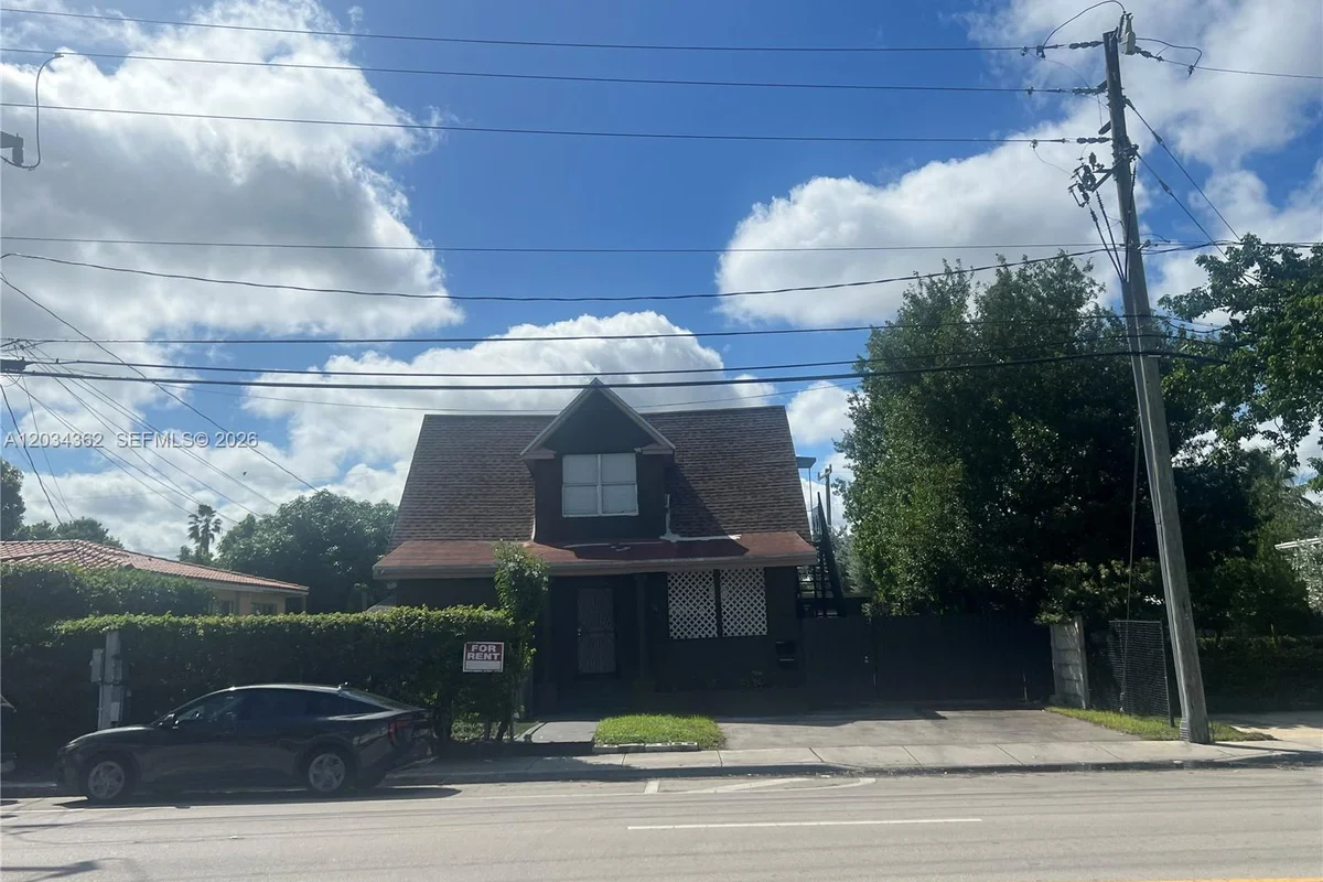842 SW 12th Ave, Miami: photo 1 of 23