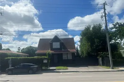 842 SW 12th Ave, Miami: photo 1 of 23