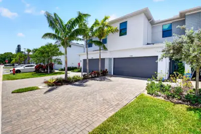 7351 Lenora Ln, Lake Worth: photo 1 of 33