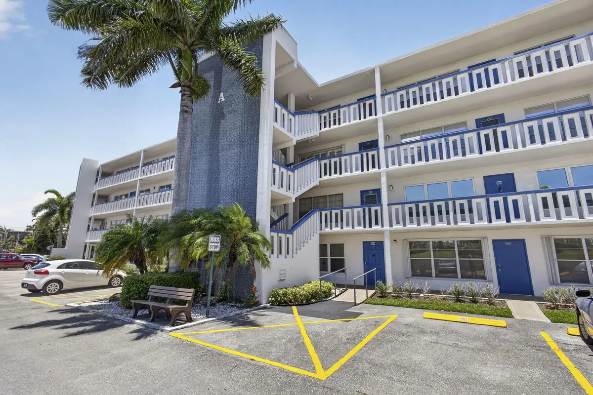 308 Greenbrier A, West Palm Beach: photo 1 of 37