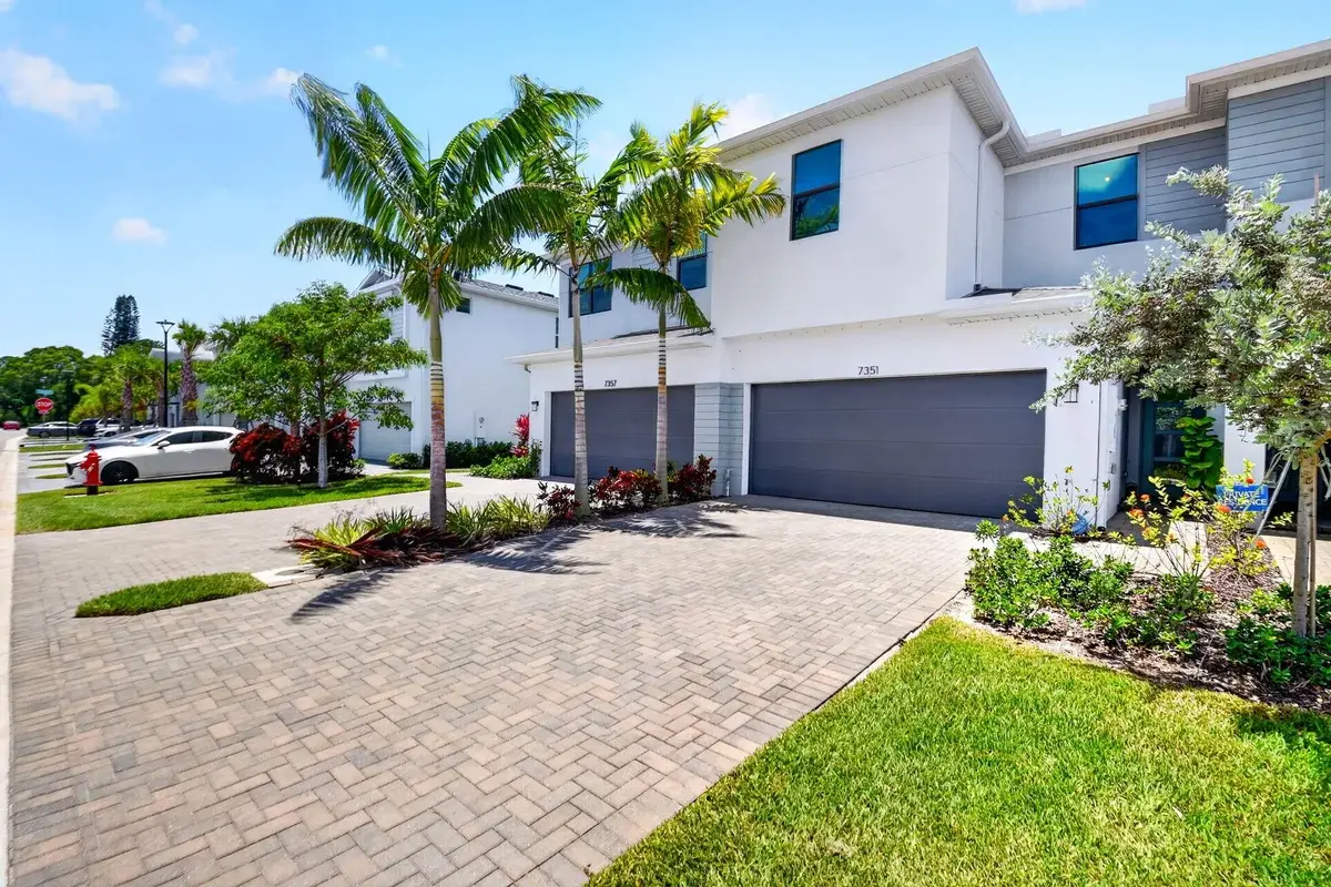 7351 Lenora Ln, Lake Worth: photo 1 of 33
