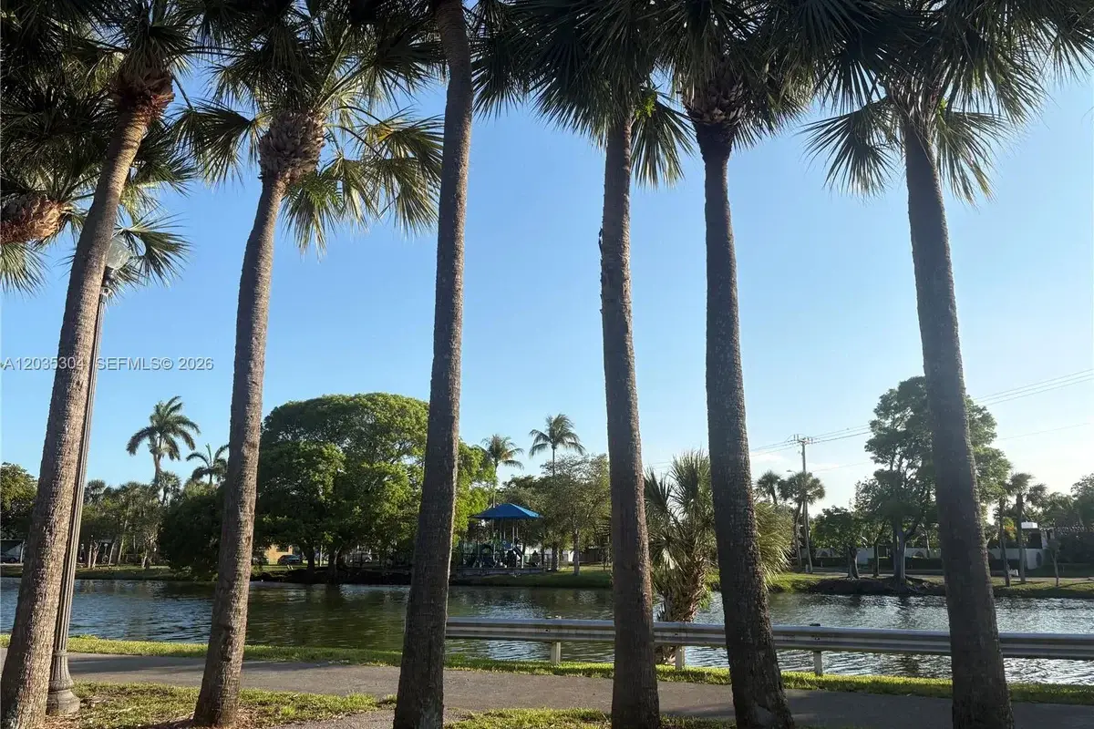 1435 NE 173rd St, North Miami Beach: photo 1 of 16