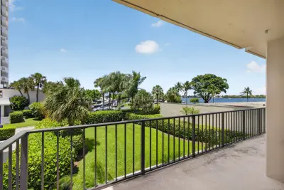 136 Lakeshore Dr, North Palm Beach: photo 1 of 57