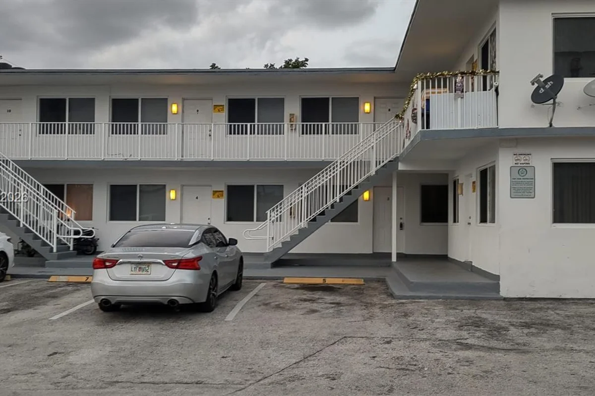 101 NW 29th Ave #1, Fort Lauderdale: photo 1 of 11