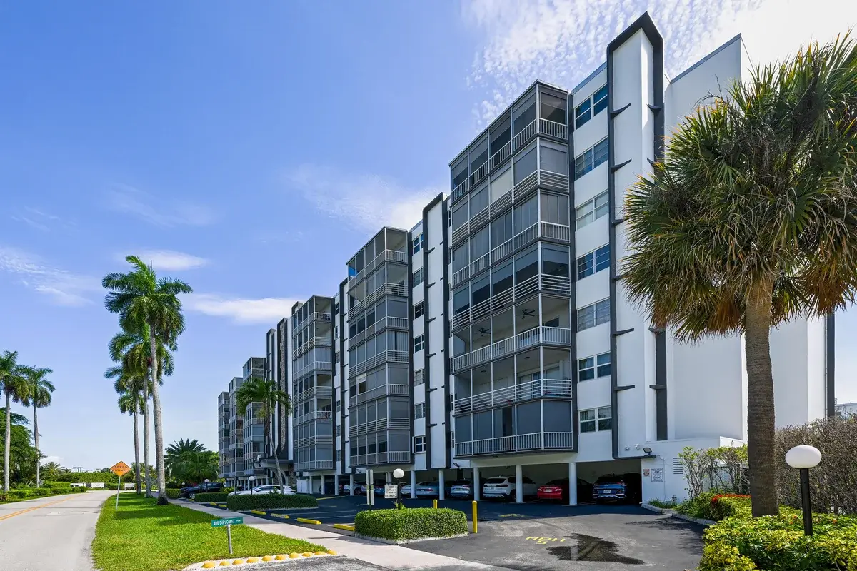 400 Diplomat Pkwy #612, Hallandale Beach: photo 1 of 27