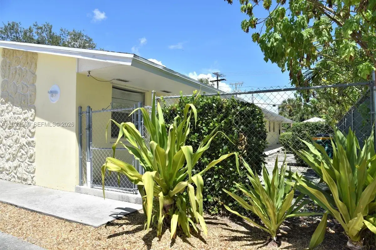 1008 N 18 Ave, Lake Worth: photo 1 of 48