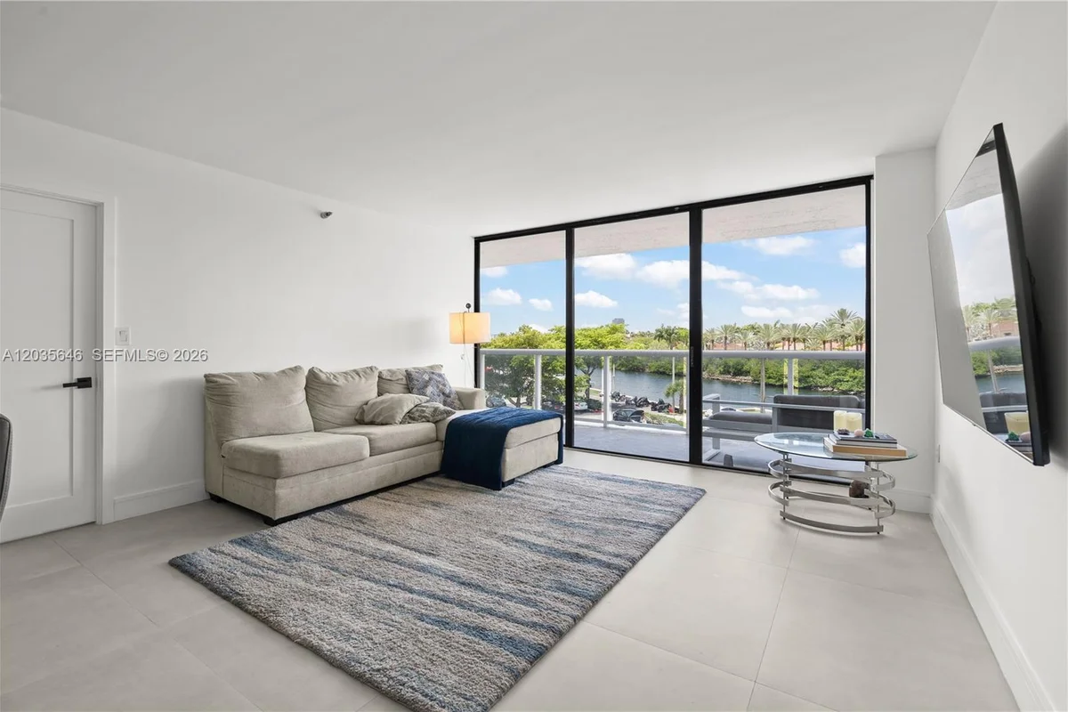 20505 E Country Club Dr #331, Aventura: photo 1 of 23