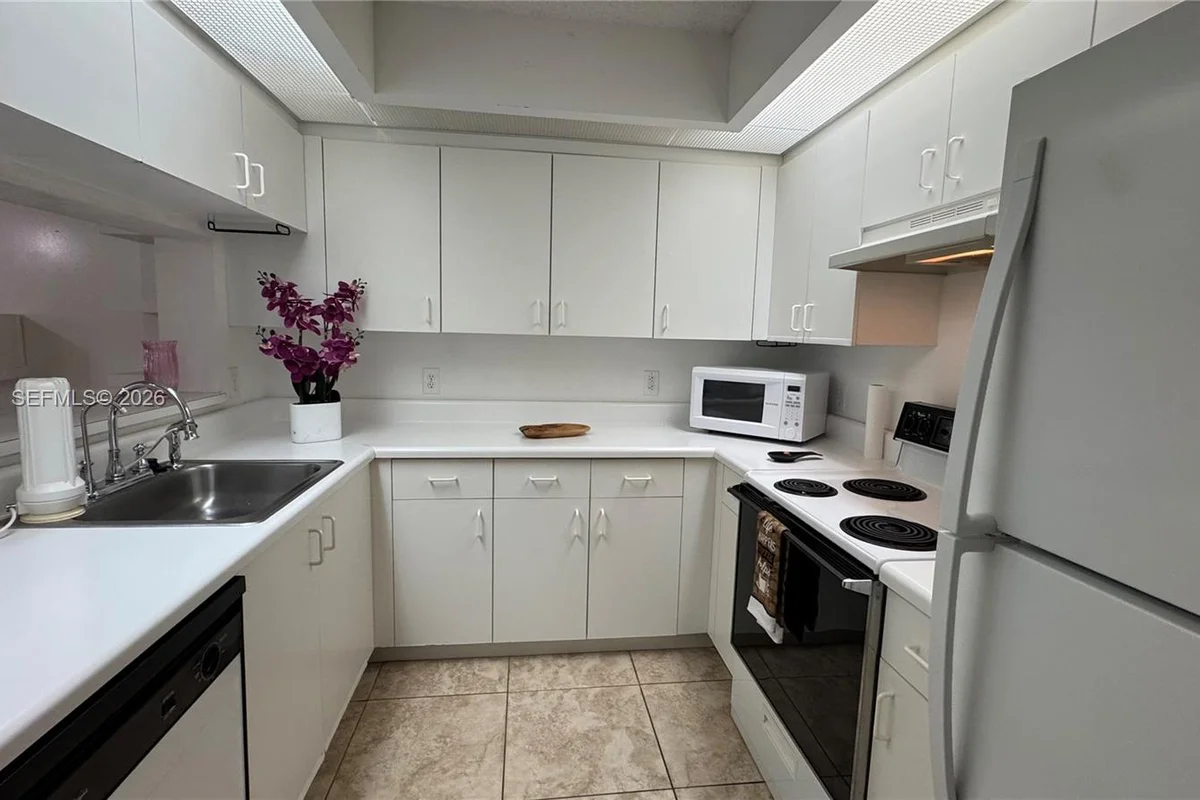 1200 SW 137th Ave #211E, Pembroke Pines: photo 1 of 22