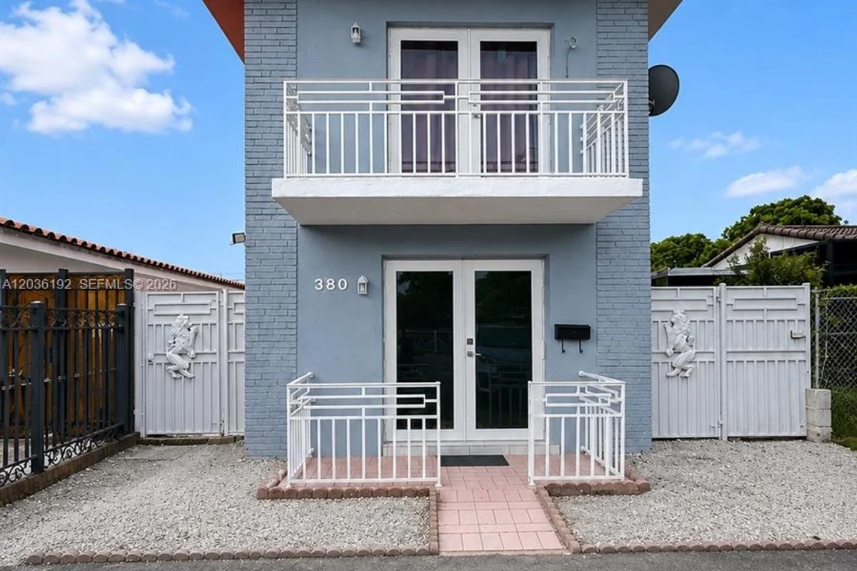 380 W 45th St, Hialeah: photo 1 of 15