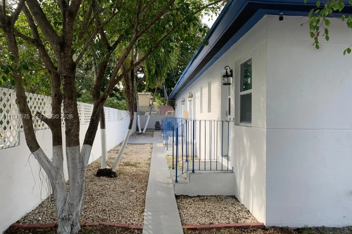 Townhouse in Miami: photo 1 of 10