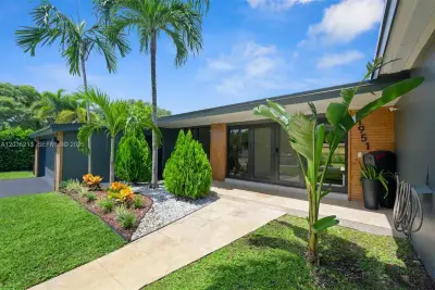 1951 NE 187 Th Dr, North Miami Beach: photo 1 of 26