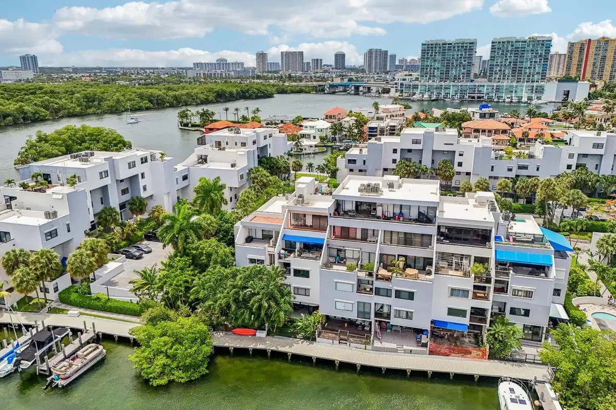 430 Poinciana Dr #1710, Sunny Isles Beach: photo 1 of 1