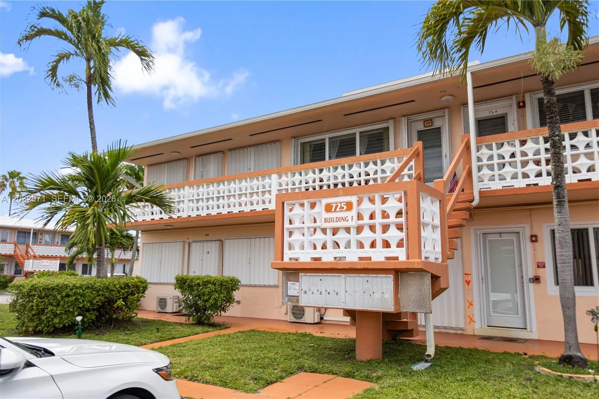 725 SW 11th Ave #12, Hallandale Beach: photo 1 of 23