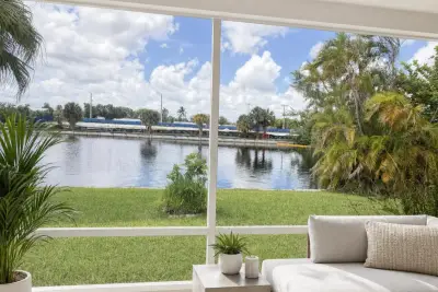 2409 NW 52nd St, Tamarac: photo 1 of 2