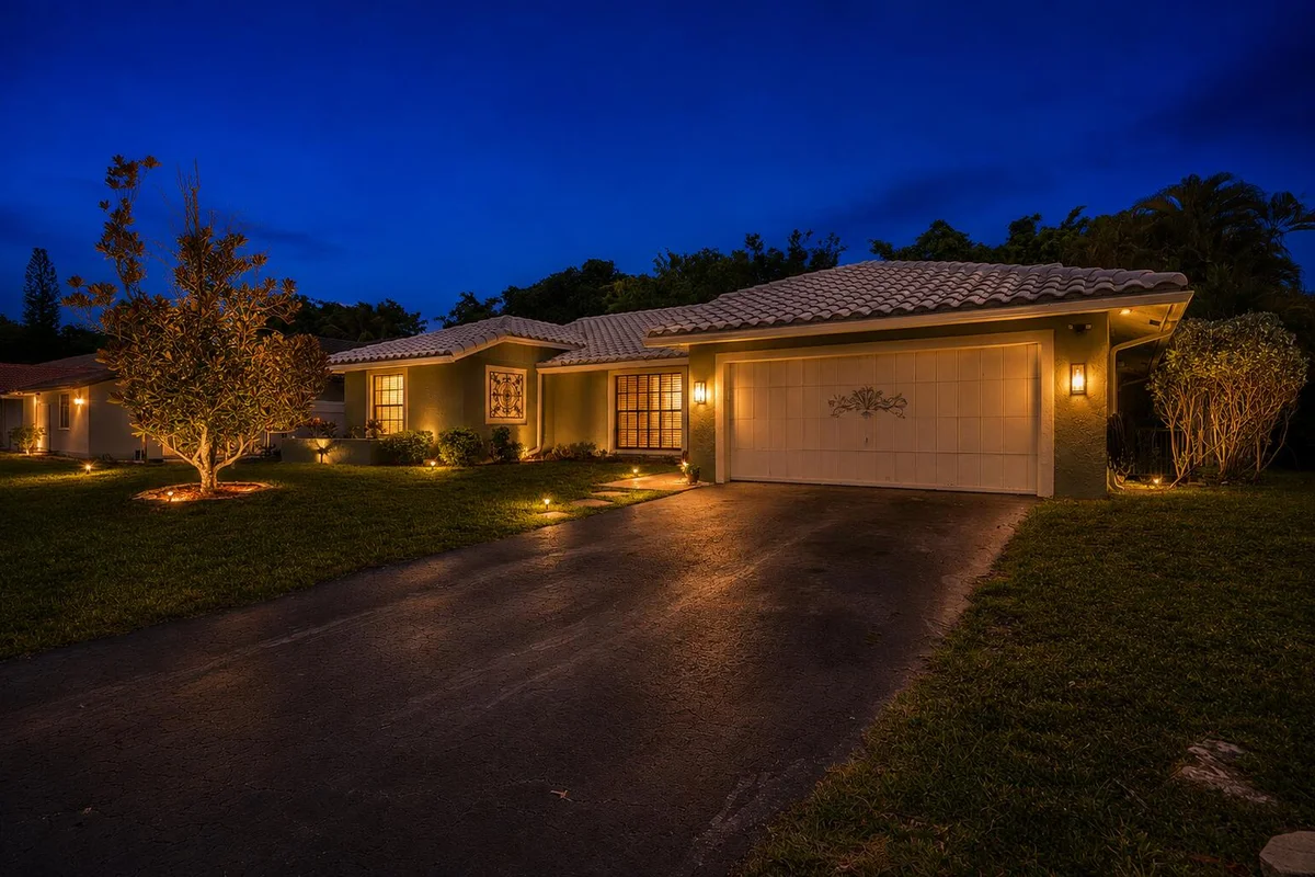 2145 NW 85th Ln, Coral Springs: photo 1 of 40
