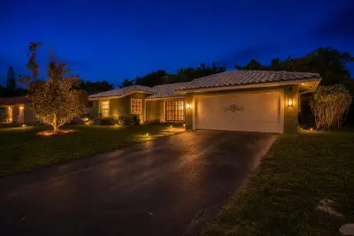 2145 NW 85th Ln, Coral Springs: photo 1 of 40