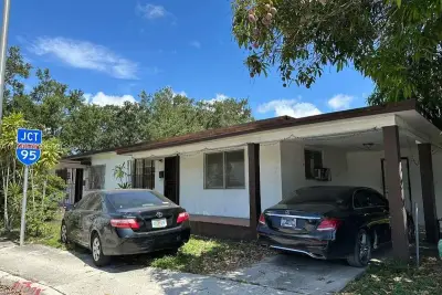 545 NW 81st St, Miami: photo 1 of 13