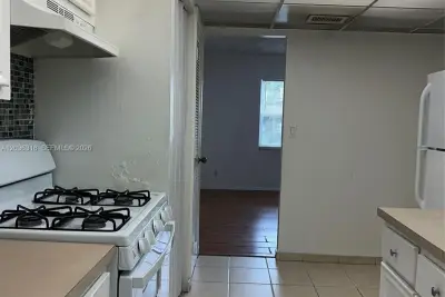 18101 NW 68th Ave #B201, Hialeah: photo 1 of 19