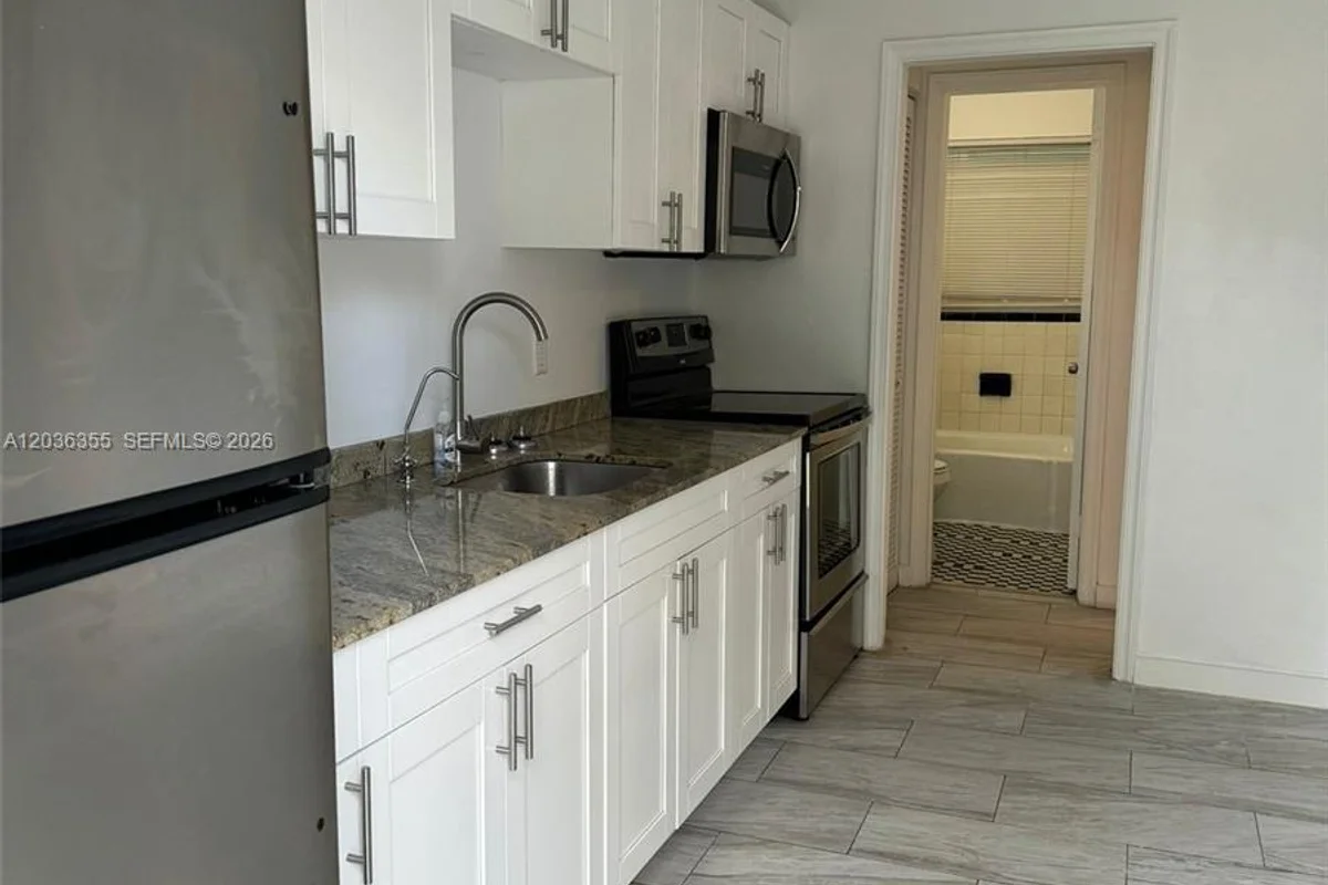 1324 N 58 Ave, Hollywood: photo 1 of 8