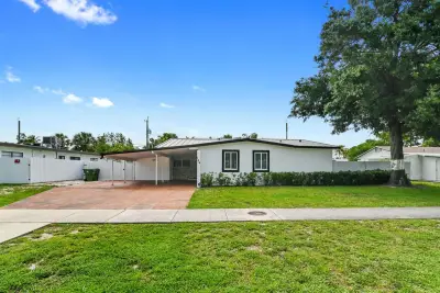 124 Davis Rd, Palm Springs: photo 1 of 44