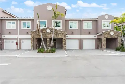 1555 NW 94th Way, Coral Springs: photo 1 of 42