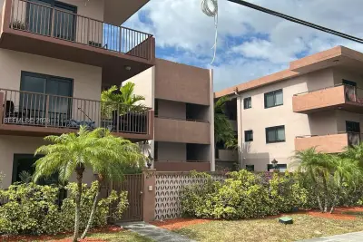 690 NE 123rd St #207, North Miami: photo 1 of 14
