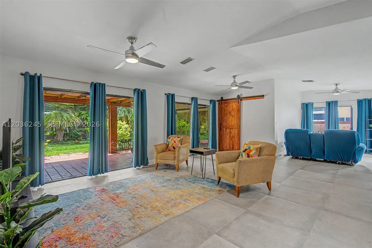 15741 SW 147th Ct, Miami: photo 1 of 22