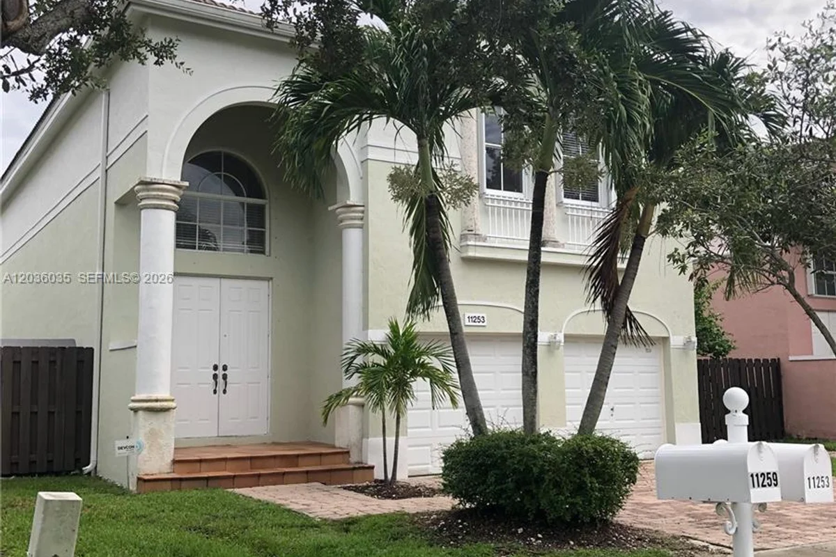 11253 NW 47th Ln, Doral: photo 1 of 17