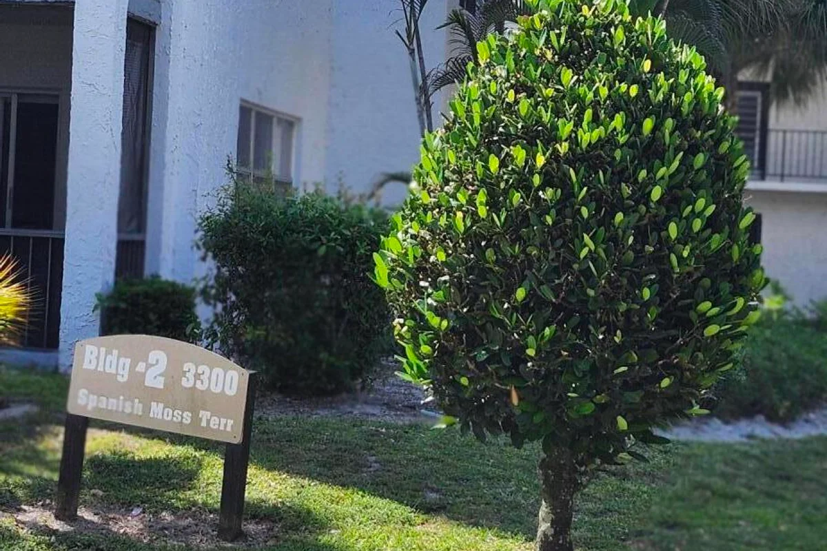 3300 Spanish Moss Ter #402, Lauderhill: photo 1 of 3
