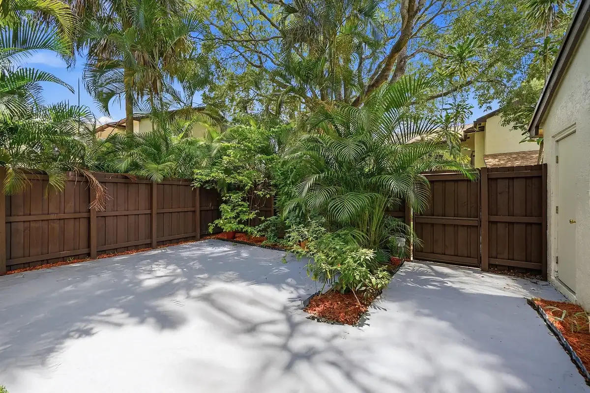 3349 Cocoplum Cir #33129, Coconut Creek: photo 1 of 3