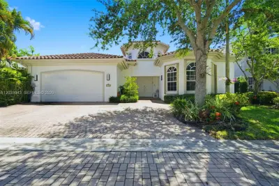 1205 Seagull Ter, Hollywood: photo 1 of 77