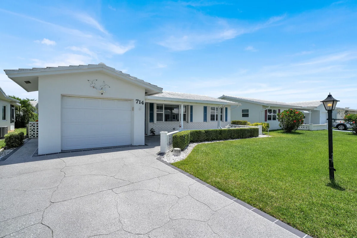 714 SW 16th St, Boynton Beach: photo 1 of 42