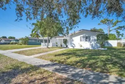 3811 NW 6th Pl, Lauderhill: photo 1 of 17