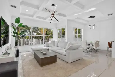 500 NE Wavecrest Way, Boca Raton: photo 1 of 53