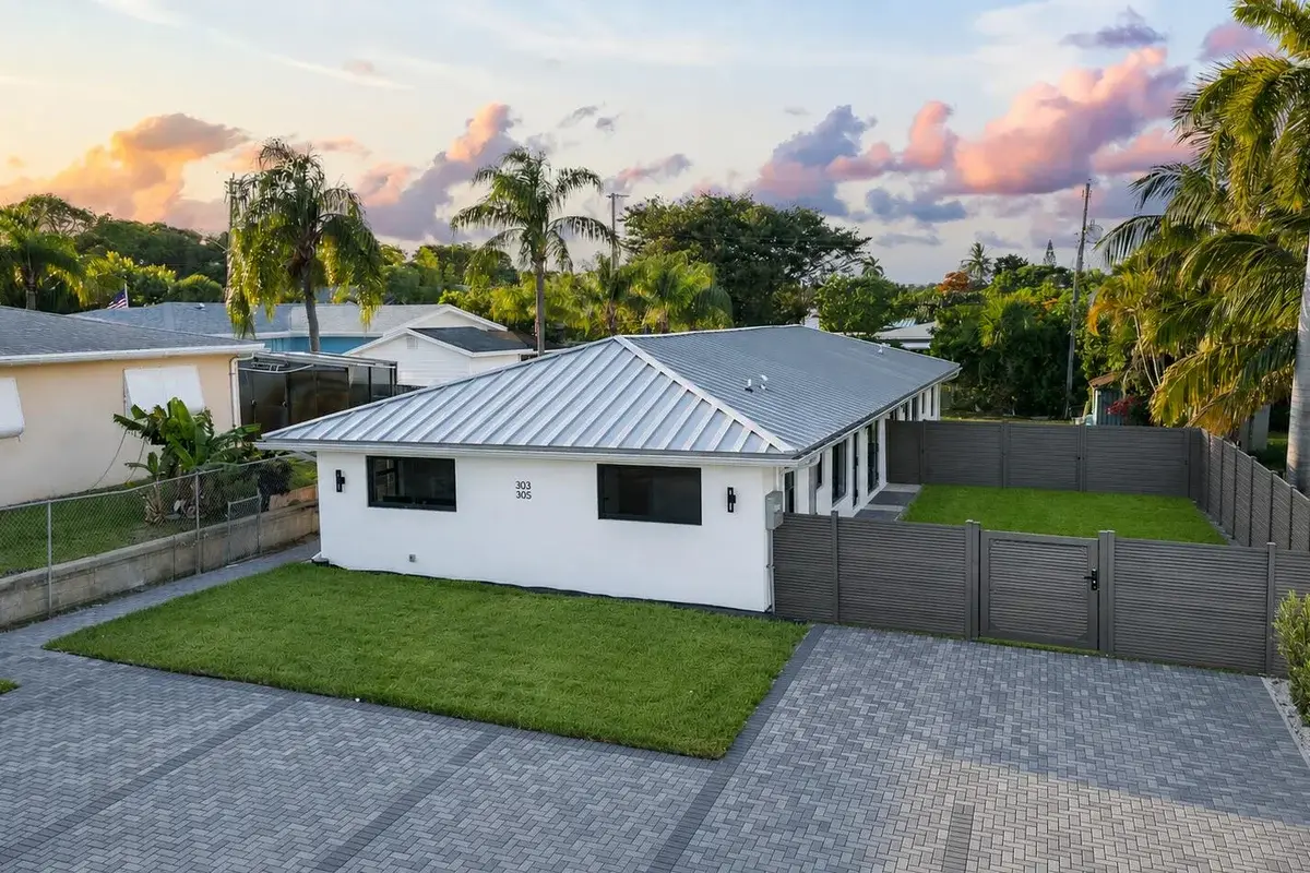 303 De Carie St, Delray Beach: photo 1 of 57