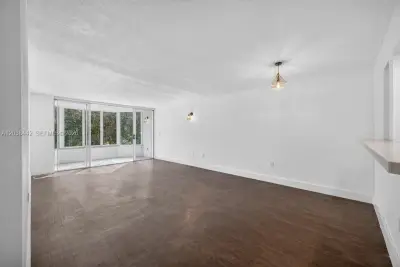 1101 NE 191st St #H401, Miami: photo 1 of 24