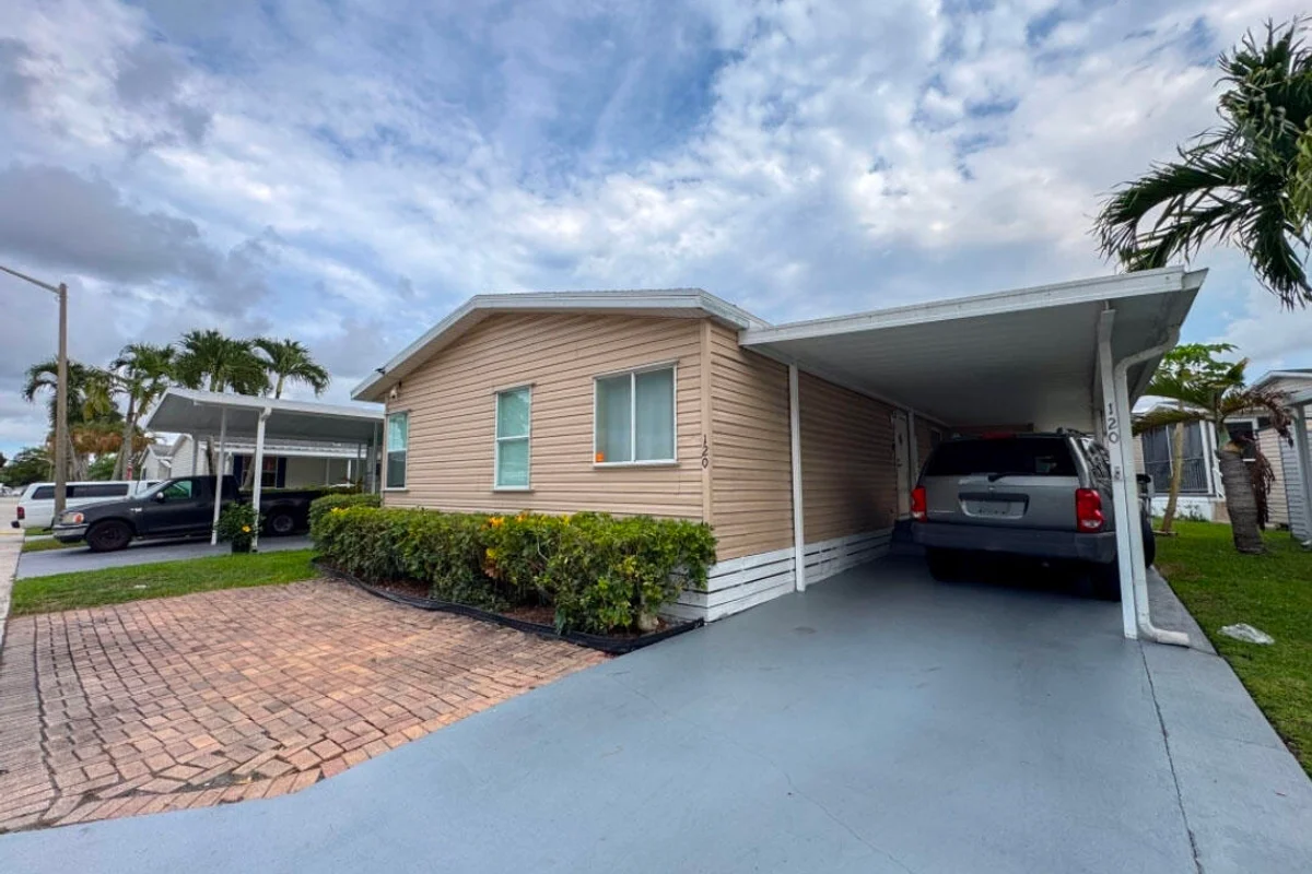 120 Plantation Blvd, Lake Worth: photo 1 of 20