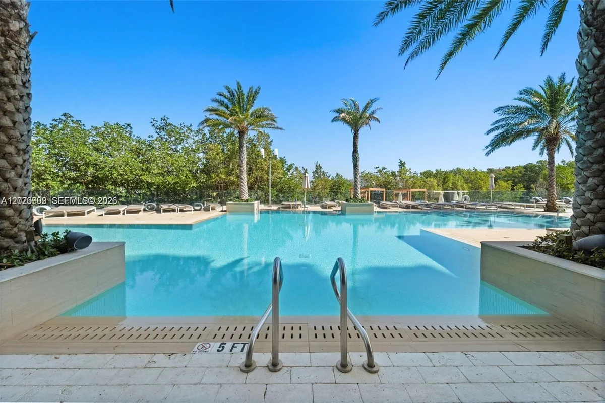 16385 Biscayne Blvd #1019, North Miami Beach: photo 1 of 88