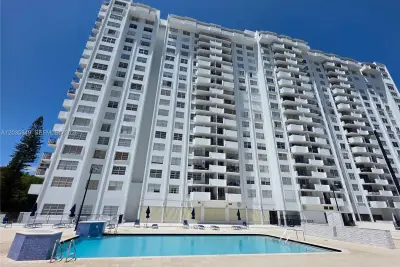 2780 NE 183rd St #1111, Aventura: photo 1 of 26