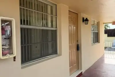 3651 SW 60th Ter #3, Davie: photo 1 of 10