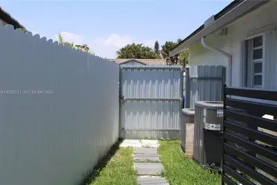 14670 SW 150th St #A, Miami: photo 1 of 15